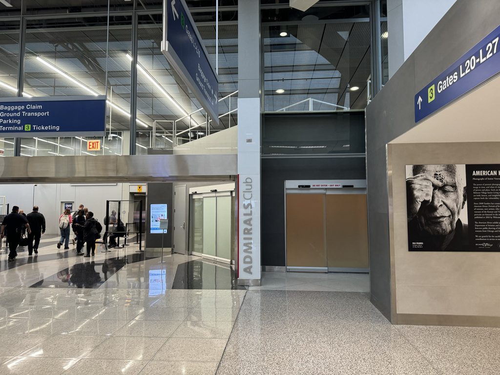 Entrance to the Concourse L Admirals Club in Chicago