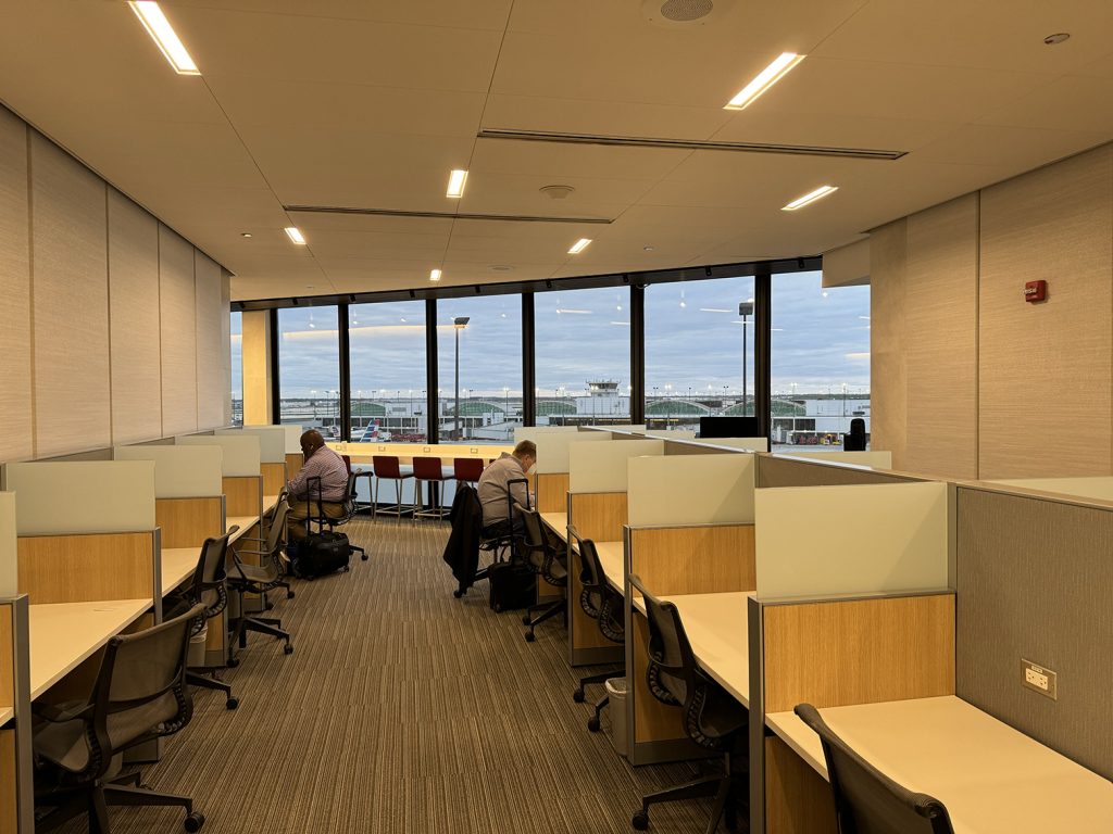 Quiet work area in the Concourse H/K Admirals Club in Chicago