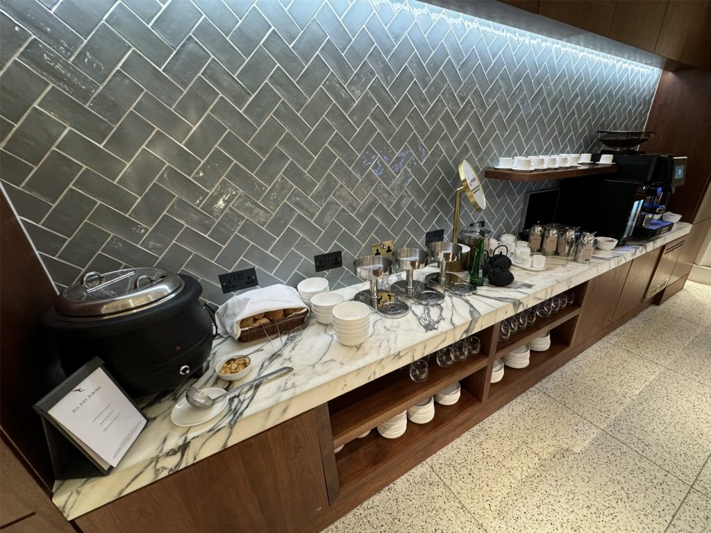 Juice and coffee bar at the Qantas Lounge in London