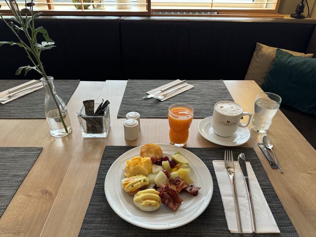 Breakfast at Lindner Hotel Cologne City Plaza