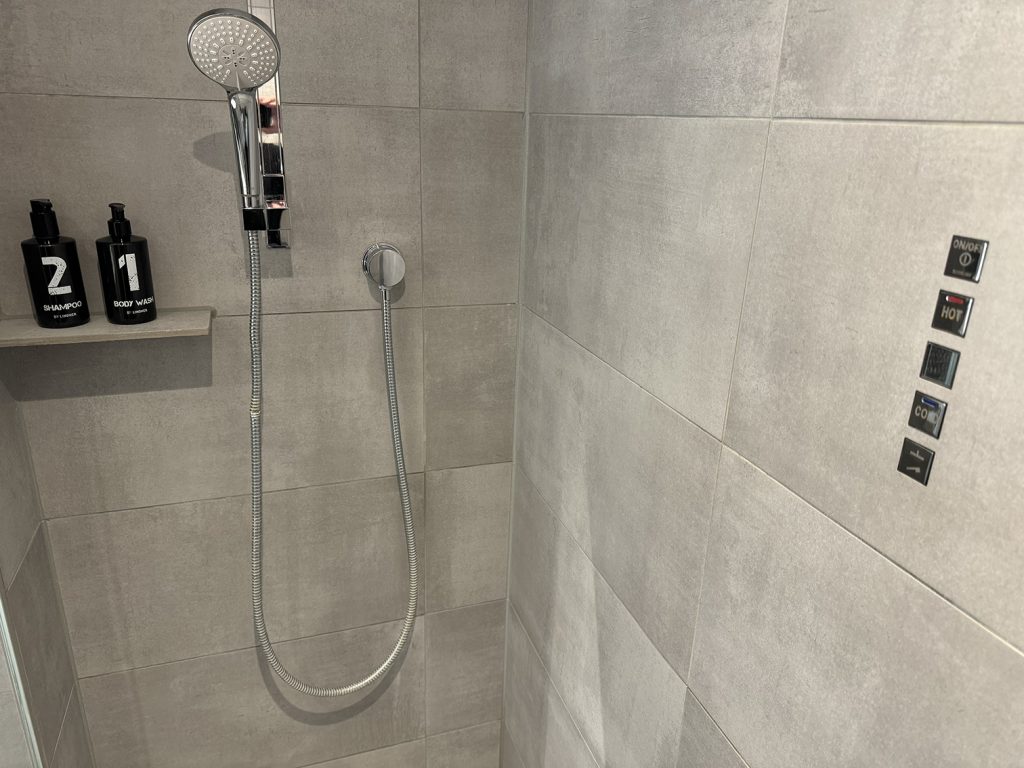 Shower at Lindner Hotel Cologne City Plaza